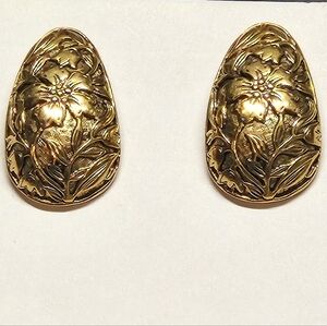 ✨ Vintage Avon Signed Gold Tone Floral Post Earrings